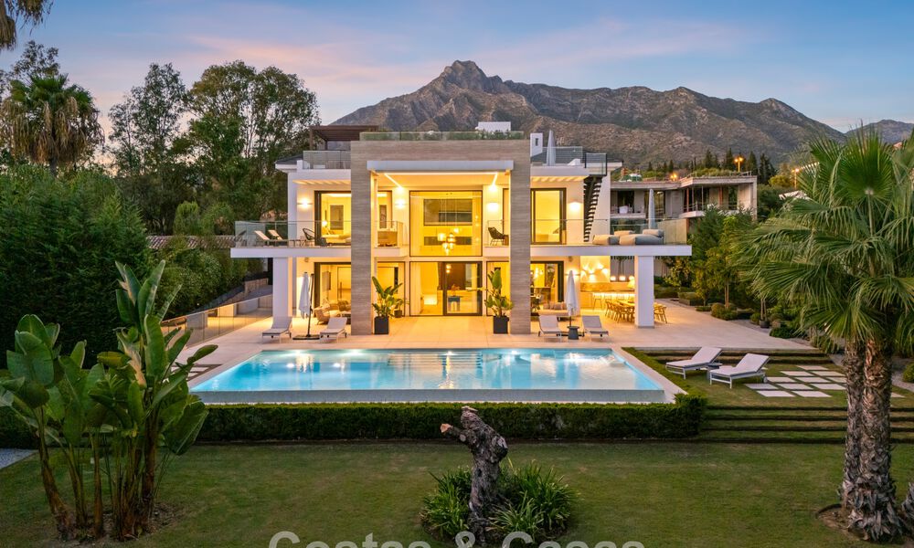 Modernist luxury villa for sale in an exclusive, gated residential area on Marbella's Golden Mile 787685