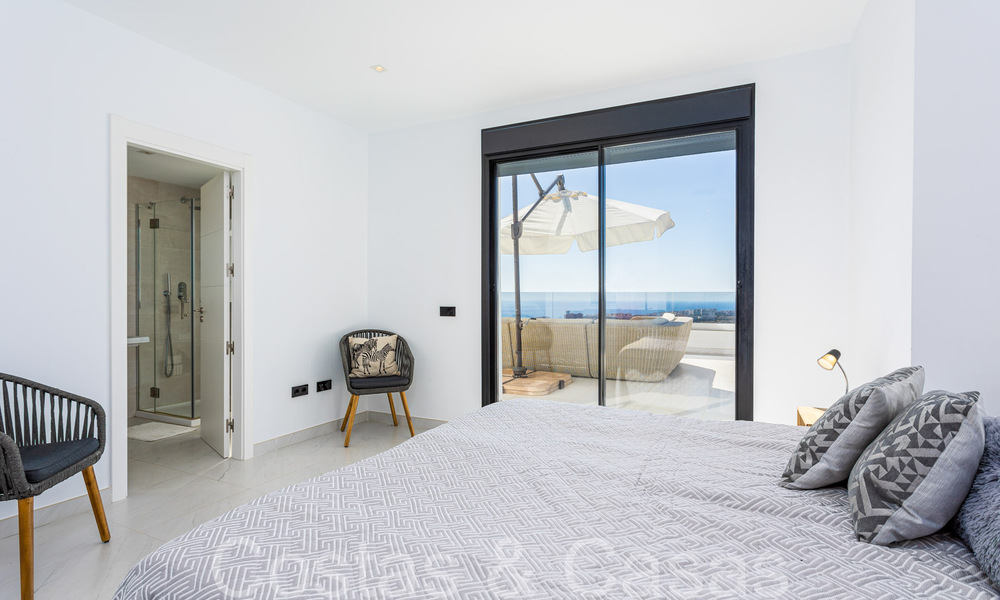 Ready to move in, spacious penthouse with panoramic sea views for sale in the hills of Estepona, close to the centre 67525
