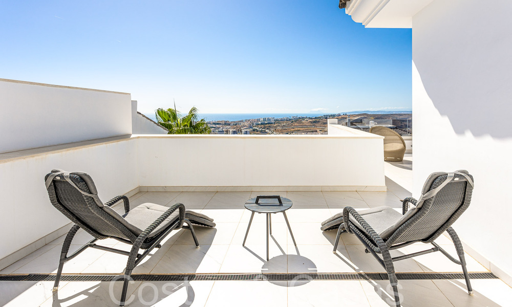 Ready to move in, spacious penthouse with panoramic sea views for sale in the hills of Estepona, close to the centre 67527