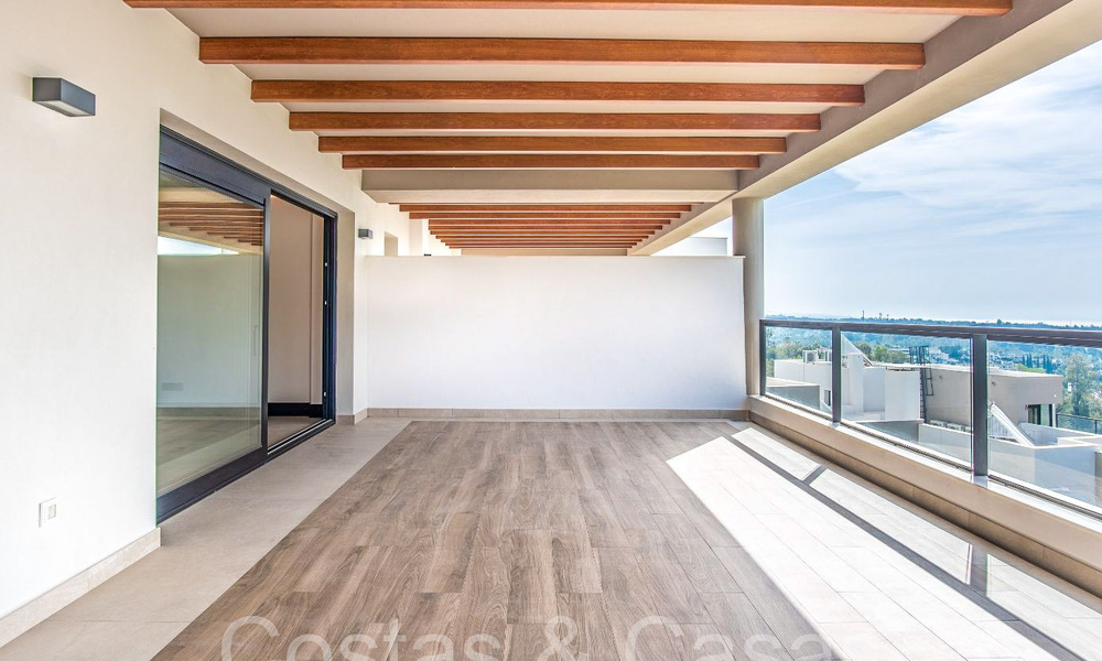 Brand new luxury apartment for sale on an idyllic lake with sea views in Nueva Andalucia, Marbella 67784