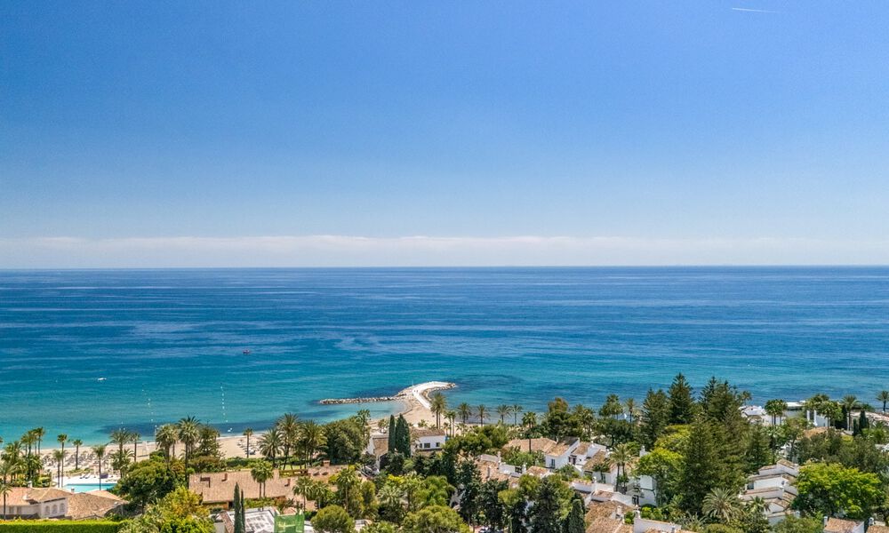 Spacious penthouse for sale located in Puente Romano on Marbella's Golden Mile 67881