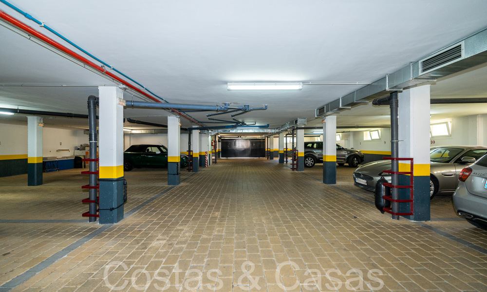 Spacious and bright duplex penthouse for sale located in Nueva Andalucia, Marbella 67980