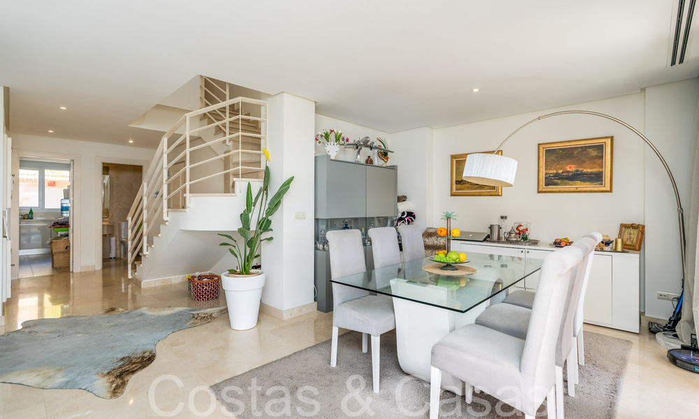 Spacious and bright duplex penthouse for sale located in Nueva Andalucia, Marbella 67990