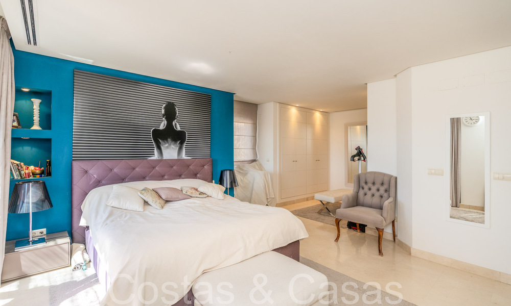Spacious and bright duplex penthouse for sale located in Nueva Andalucia, Marbella 67998