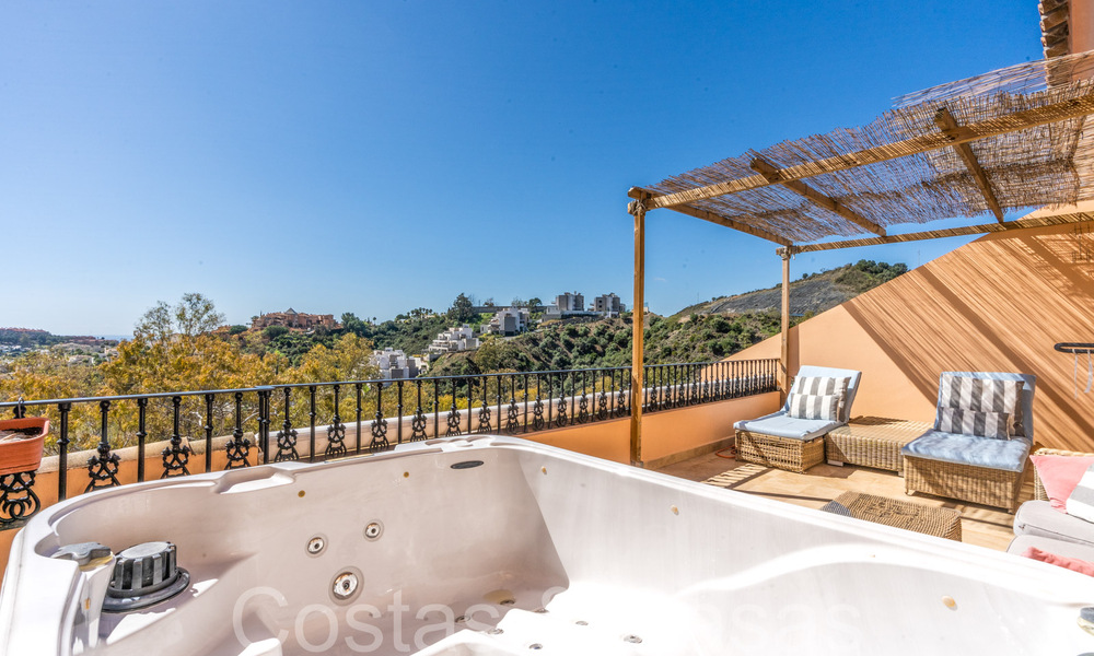 Spacious and bright duplex penthouse for sale located in Nueva Andalucia, Marbella 67999