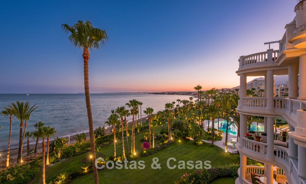 Sophisticated renovated apartment for sale in Las Dunas Park, an exclusive beach resort between Marbella and Estepona 774395