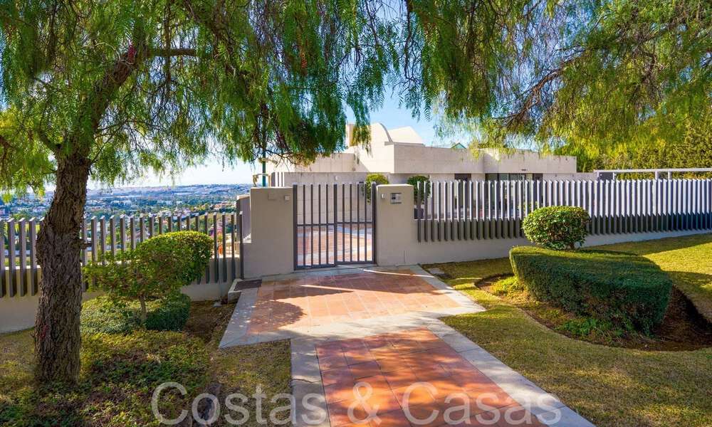 Luxurious apartment for sale with unobstructed, panoramic sea views in Nueva Andalucia, Marbella 68088