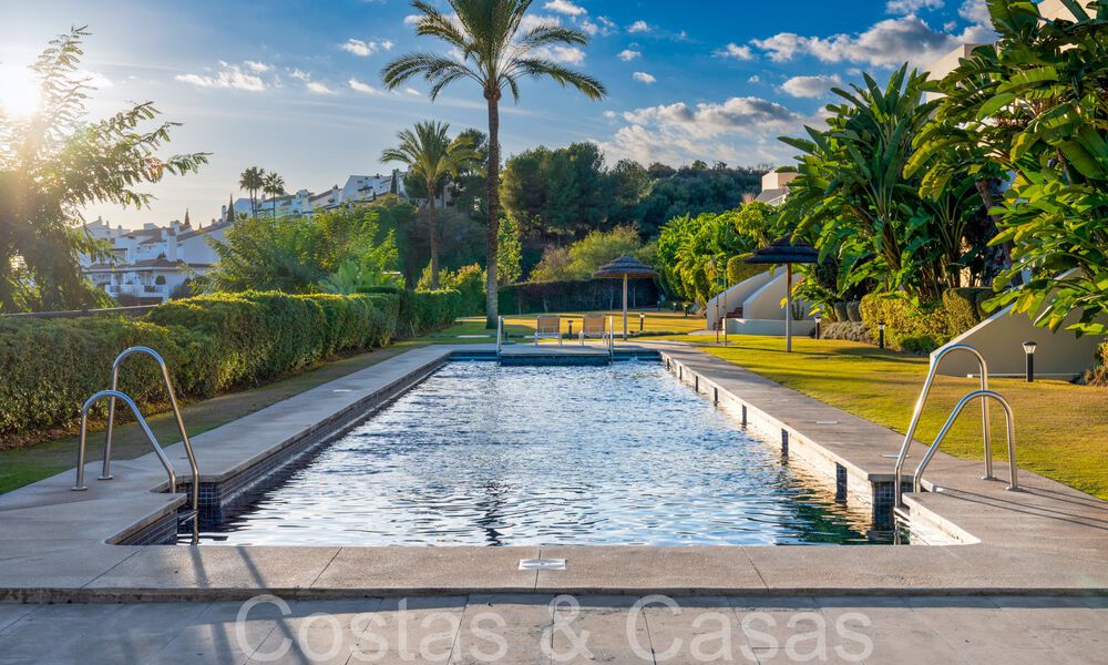 Luxurious apartment for sale with unobstructed, panoramic sea views in Nueva Andalucia, Marbella 68089