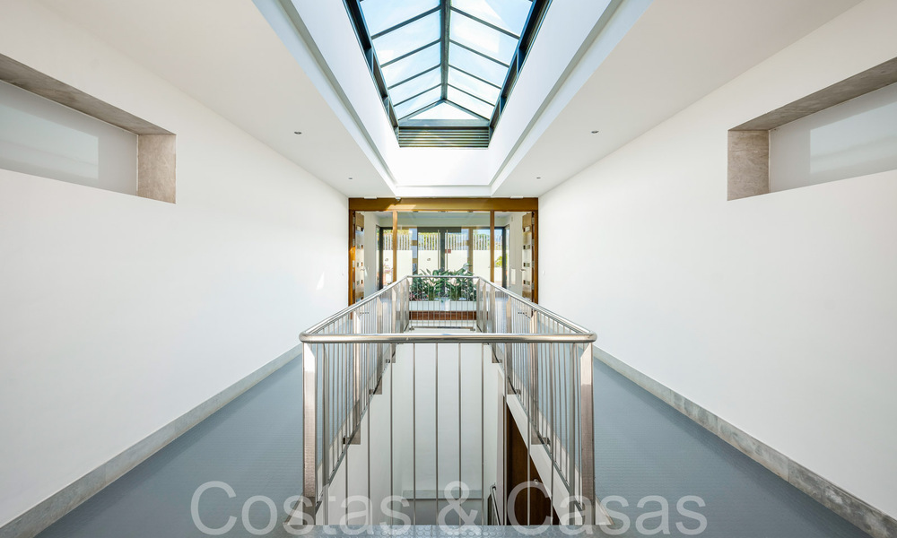 Luxurious apartment for sale with unobstructed, panoramic sea views in Nueva Andalucia, Marbella 68090