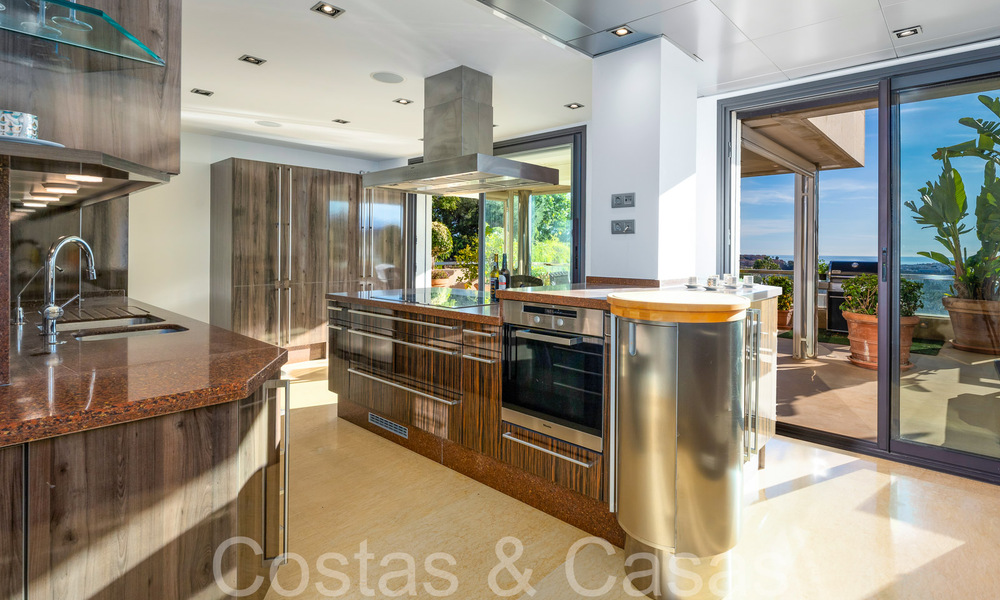 Luxurious apartment for sale with unobstructed, panoramic sea views in Nueva Andalucia, Marbella 68095