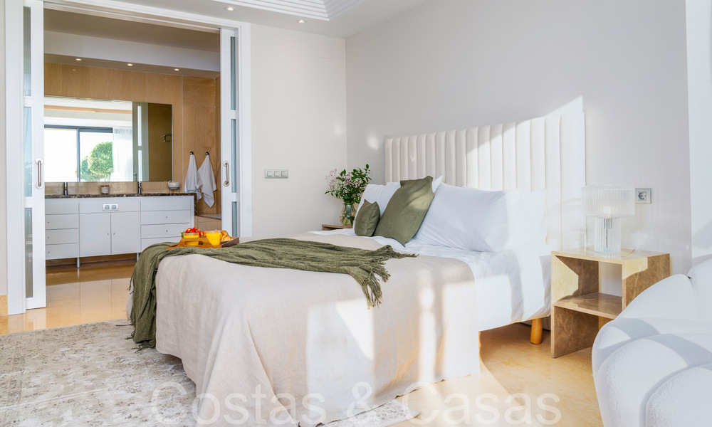 Luxurious apartment for sale with unobstructed, panoramic sea views in Nueva Andalucia, Marbella 68102