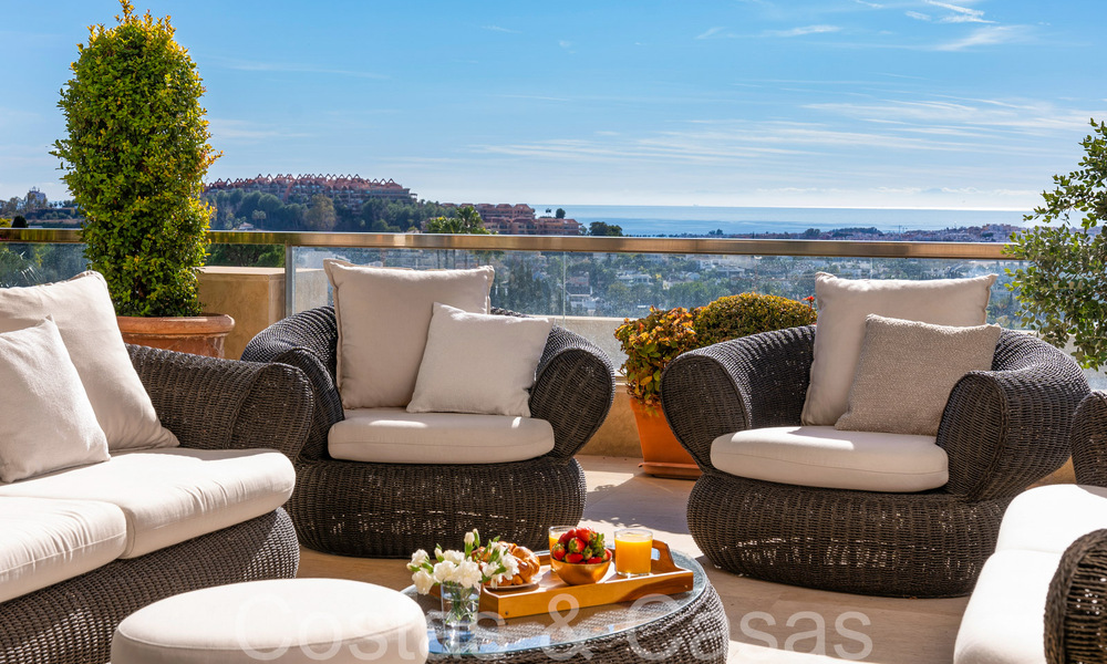 Luxurious apartment for sale with unobstructed, panoramic sea views in Nueva Andalucia, Marbella 68103