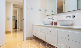 Luxurious apartment for sale with unobstructed, panoramic sea views in Nueva Andalucia, Marbella 68106 