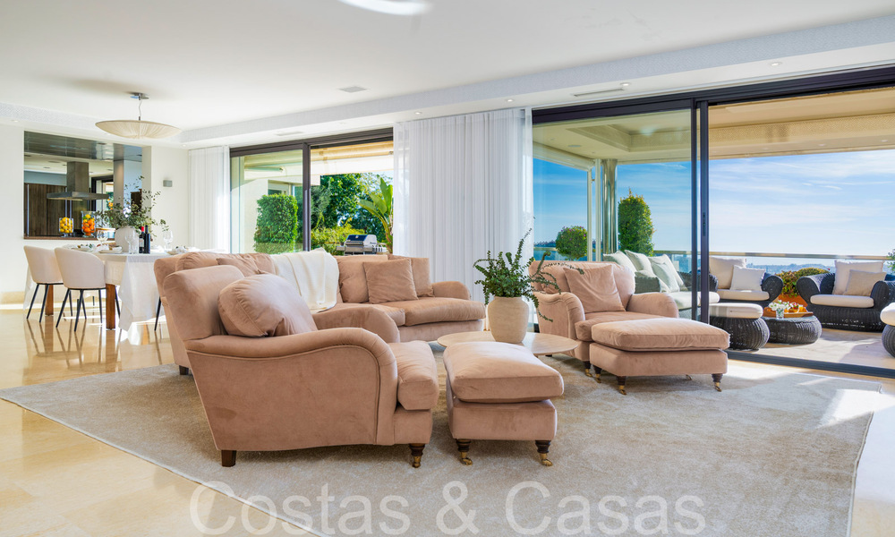 Luxurious apartment for sale with unobstructed, panoramic sea views in Nueva Andalucia, Marbella 68119