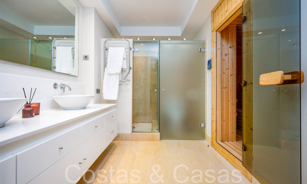 Luxurious apartment for sale with unobstructed, panoramic sea views in Nueva Andalucia, Marbella 68122