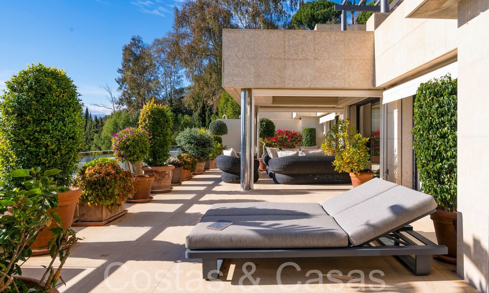 Luxurious apartment for sale with unobstructed, panoramic sea views in Nueva Andalucia, Marbella 68124
