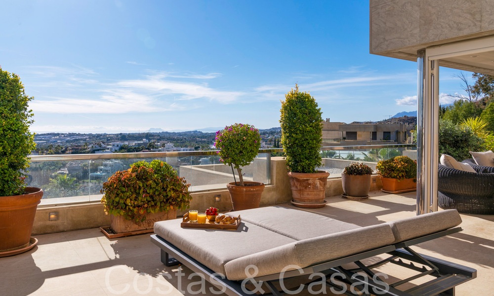 Luxurious apartment for sale with unobstructed, panoramic sea views in Nueva Andalucia, Marbella 68125