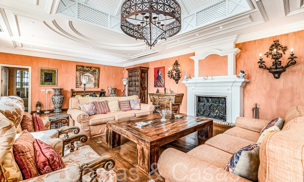 Luxury villa with open sea views for sale, right on the beach on Marbella's prestigious Golden Mile 68334