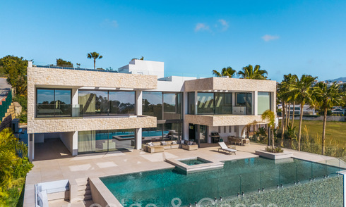 Spacious, modernist luxury villa for sale overlooking the golf course in Benahavis - Marbella 68129