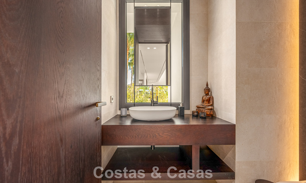 Spacious, modernist luxury villa for sale overlooking the golf course in Benahavis - Marbella 792494