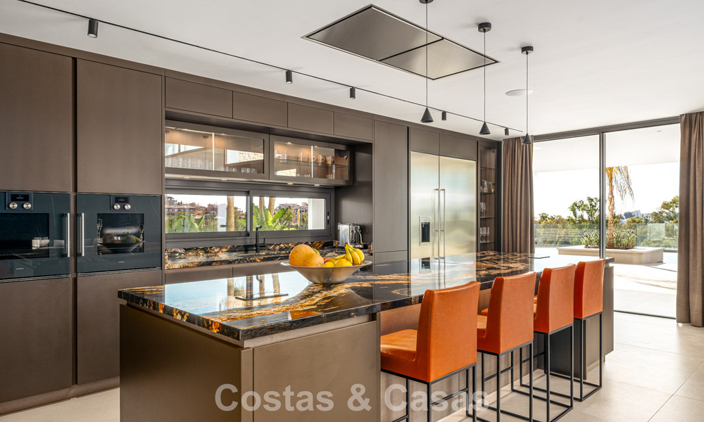 Spacious, modernist luxury villa for sale overlooking the golf course in Benahavis - Marbella 792495