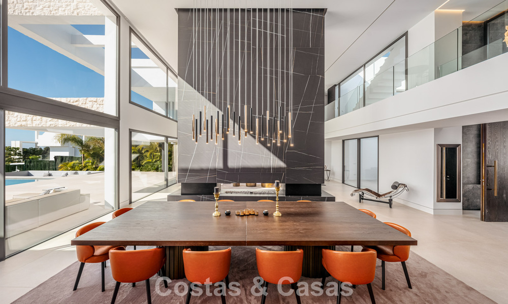 Spacious, modernist luxury villa for sale overlooking the golf course in Benahavis - Marbella 792498