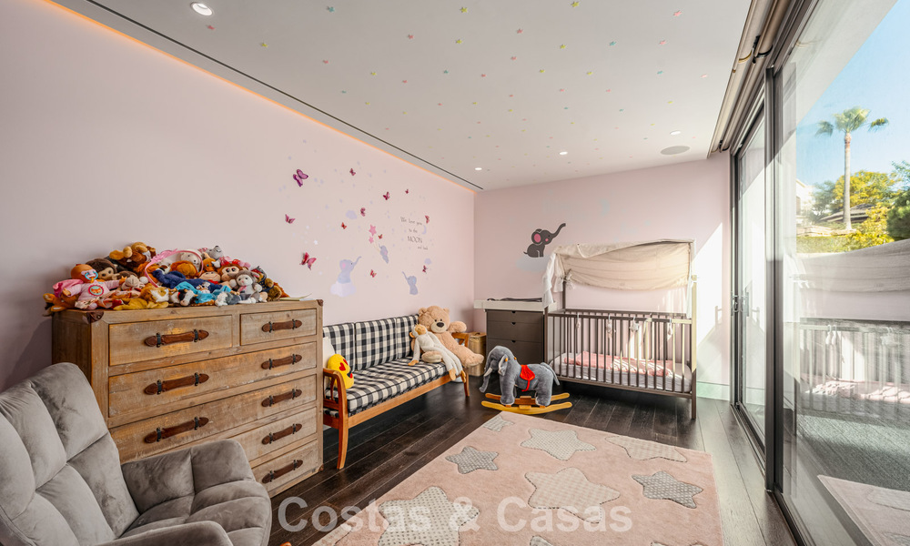 Spacious, modernist luxury villa for sale overlooking the golf course in Benahavis - Marbella 792499