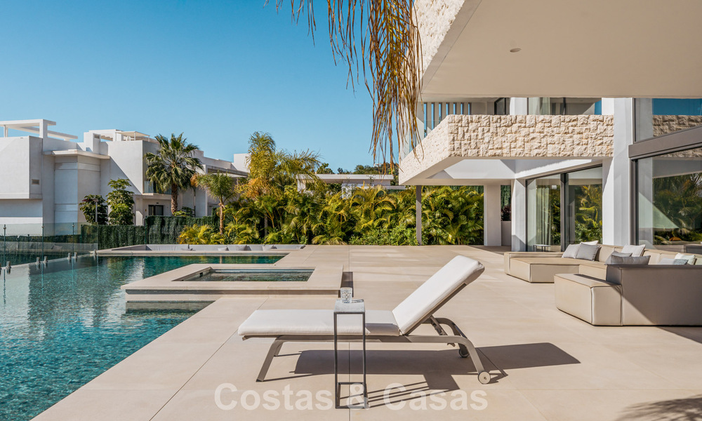 Spacious, modernist luxury villa for sale overlooking the golf course in Benahavis - Marbella 792503