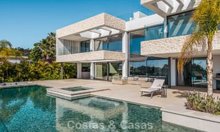 Spacious, modernist luxury villa for sale overlooking the golf course in Benahavis - Marbella 792504 