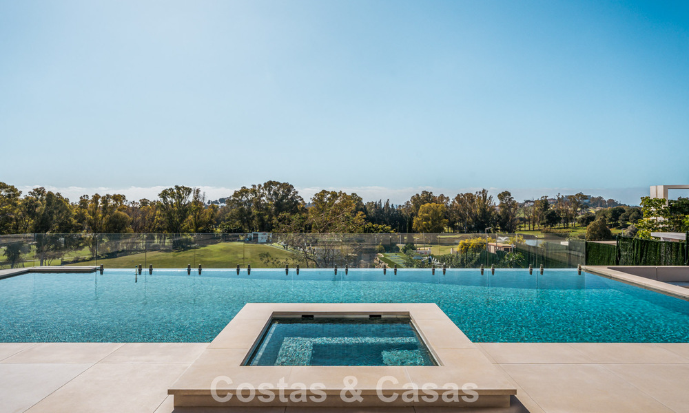 Spacious, modernist luxury villa for sale overlooking the golf course in Benahavis - Marbella 792506