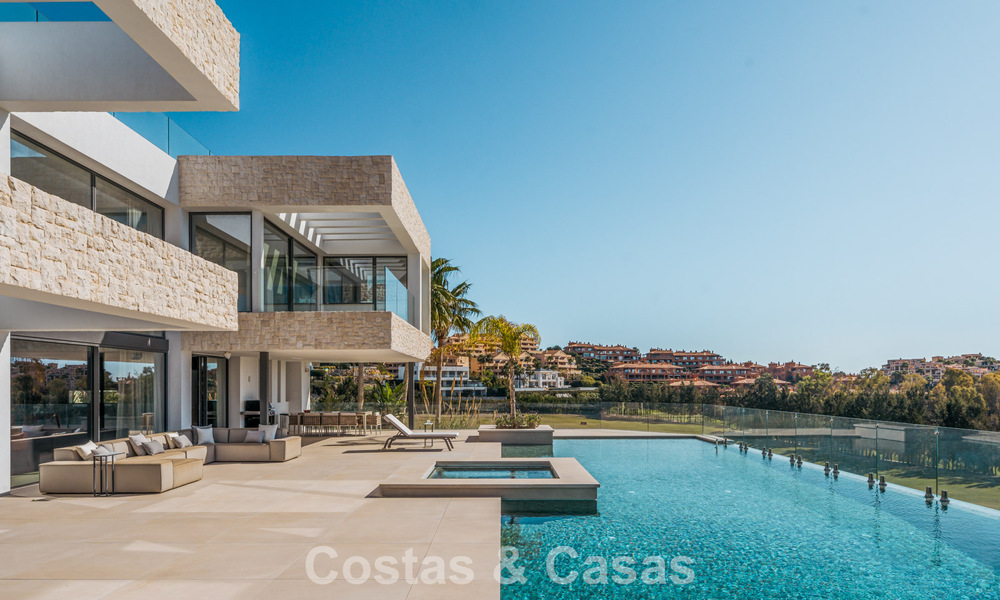 Spacious, modernist luxury villa for sale overlooking the golf course in Benahavis - Marbella 792507