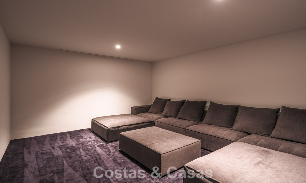 Spacious, modernist luxury villa for sale overlooking the golf course in Benahavis - Marbella 792511