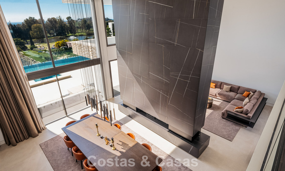 Spacious, modernist luxury villa for sale overlooking the golf course in Benahavis - Marbella 792513