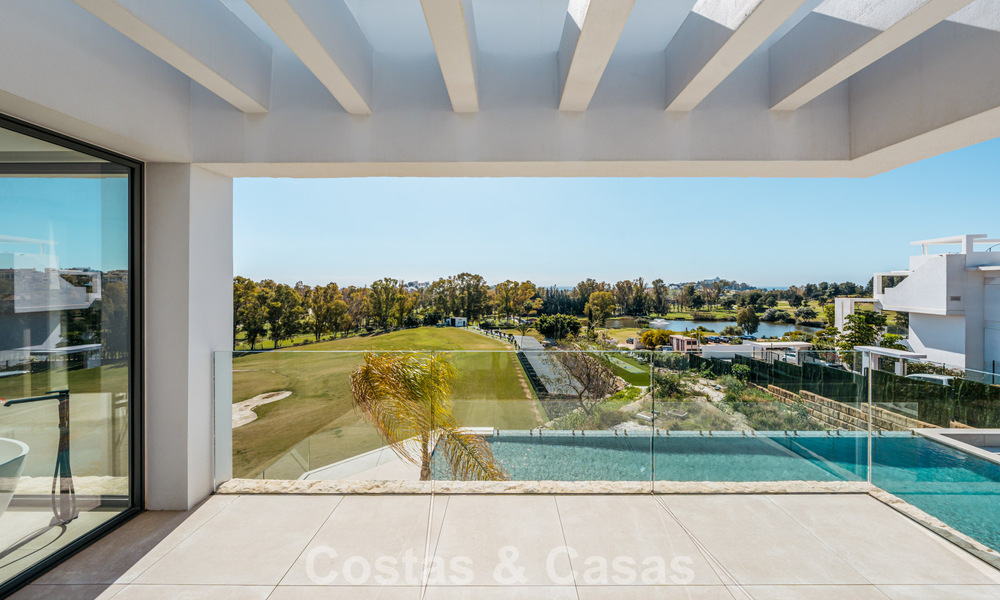 Spacious, modernist luxury villa for sale overlooking the golf course in Benahavis - Marbella 792517