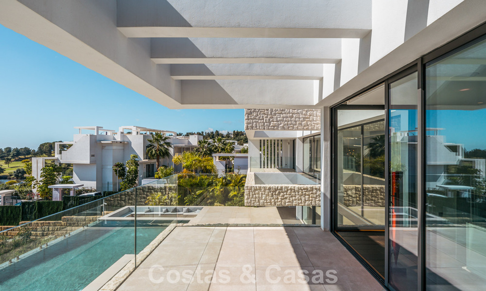 Spacious, modernist luxury villa for sale overlooking the golf course in Benahavis - Marbella 792518