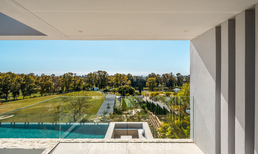 Spacious, modernist luxury villa for sale overlooking the golf course in Benahavis - Marbella 792519