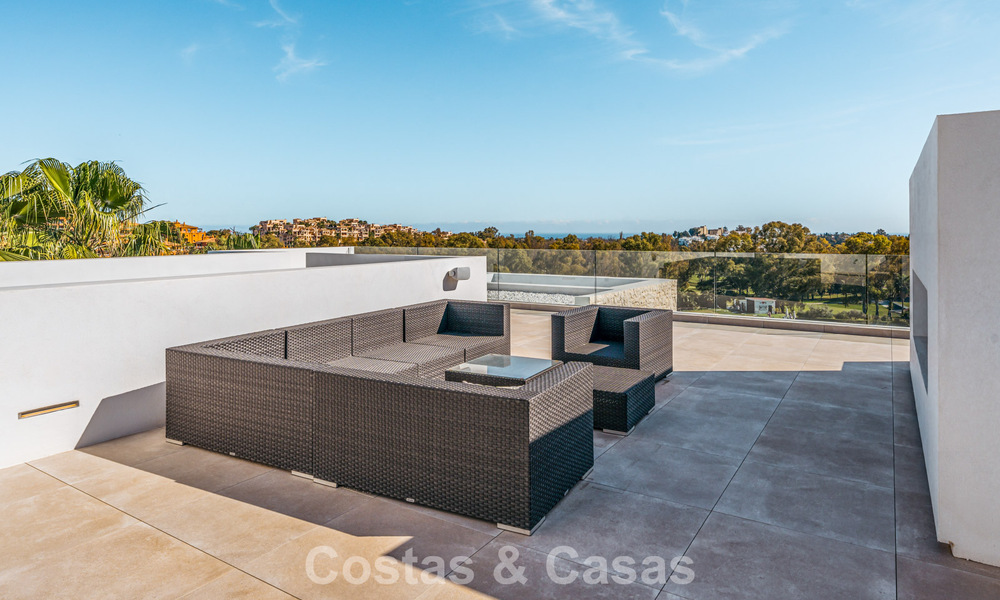 Spacious, modernist luxury villa for sale overlooking the golf course in Benahavis - Marbella 792522