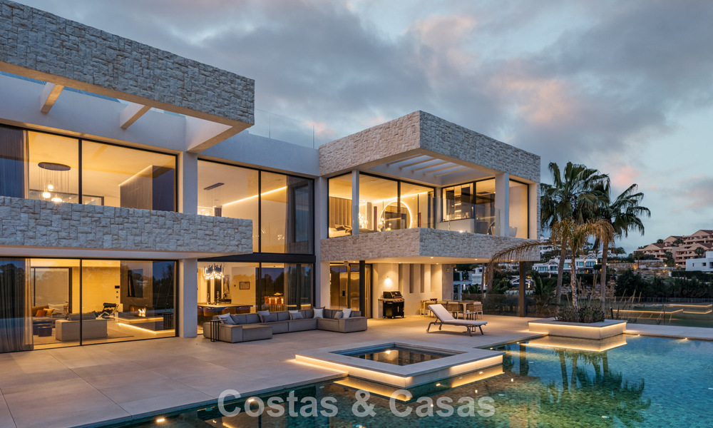 Spacious, modernist luxury villa for sale overlooking the golf course in Benahavis - Marbella 792523