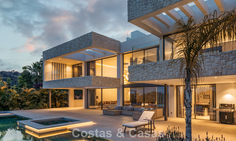 Spacious, modernist luxury villa for sale overlooking the golf course in Benahavis - Marbella 792525