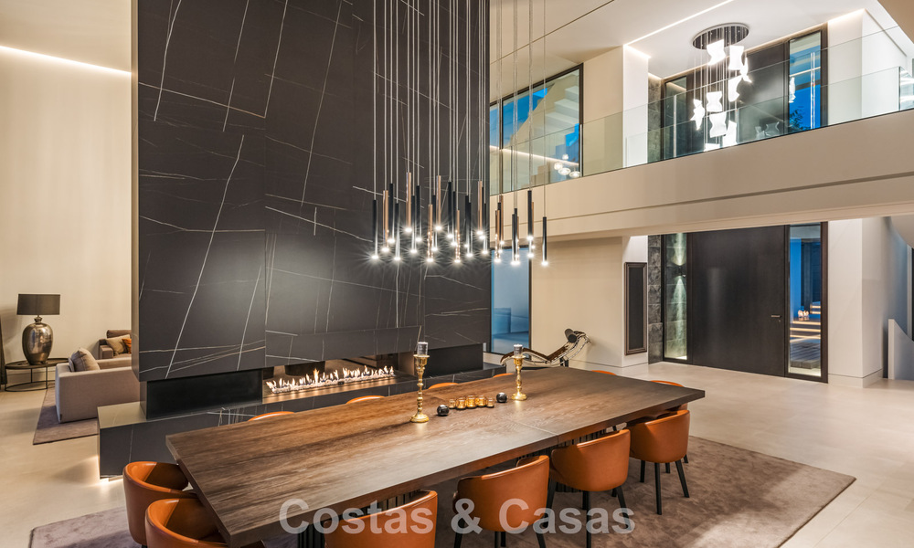 Spacious, modernist luxury villa for sale overlooking the golf course in Benahavis - Marbella 792526