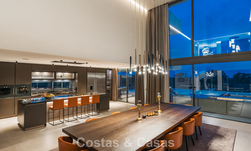 Spacious, modernist luxury villa for sale overlooking the golf course in Benahavis - Marbella 792528