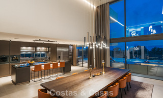Spacious, modernist luxury villa for sale overlooking the golf course in Benahavis - Marbella 792528 