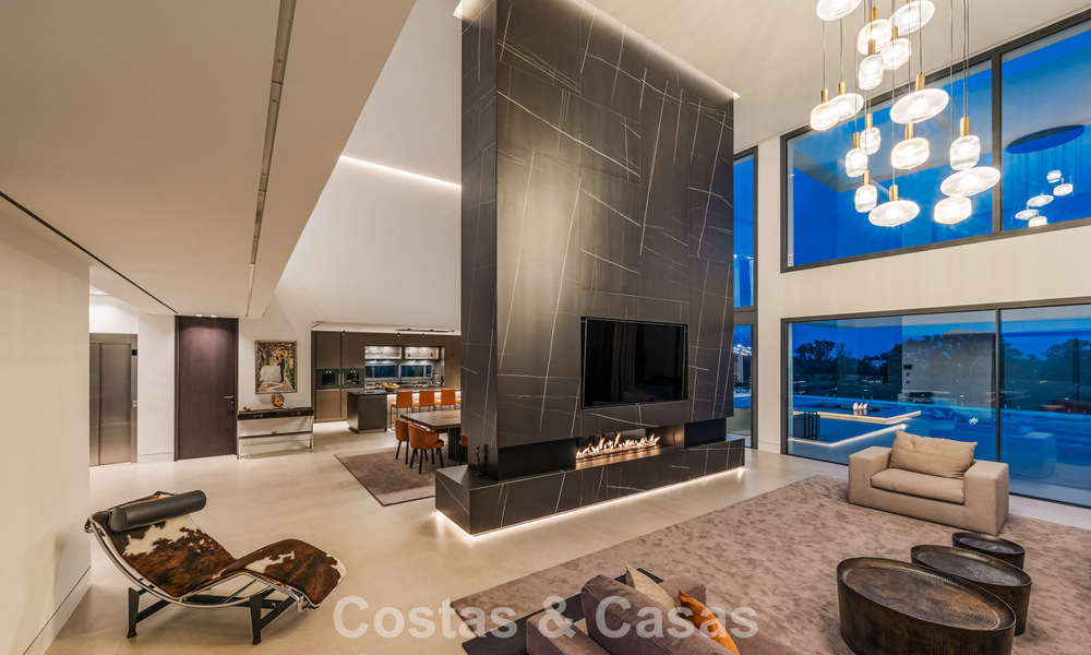 Spacious, modernist luxury villa for sale overlooking the golf course in Benahavis - Marbella 792530