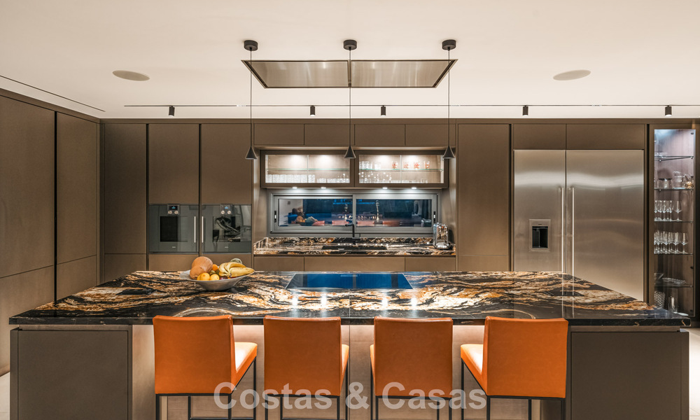 Spacious, modernist luxury villa for sale overlooking the golf course in Benahavis - Marbella 792532