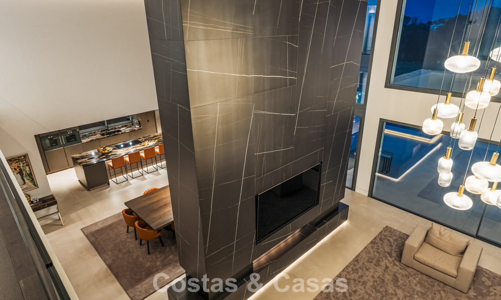 Spacious, modernist luxury villa for sale overlooking the golf course in Benahavis - Marbella 792533