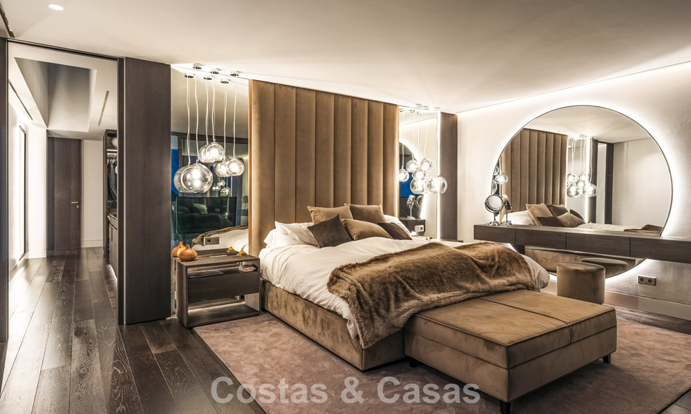 Spacious, modernist luxury villa for sale overlooking the golf course in Benahavis - Marbella 792535