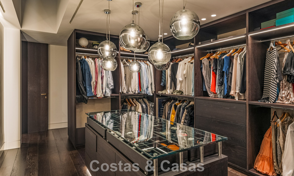 Spacious, modernist luxury villa for sale overlooking the golf course in Benahavis - Marbella 792536