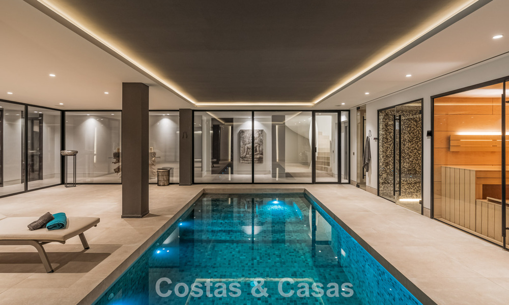 Spacious, modernist luxury villa for sale overlooking the golf course in Benahavis - Marbella 792541