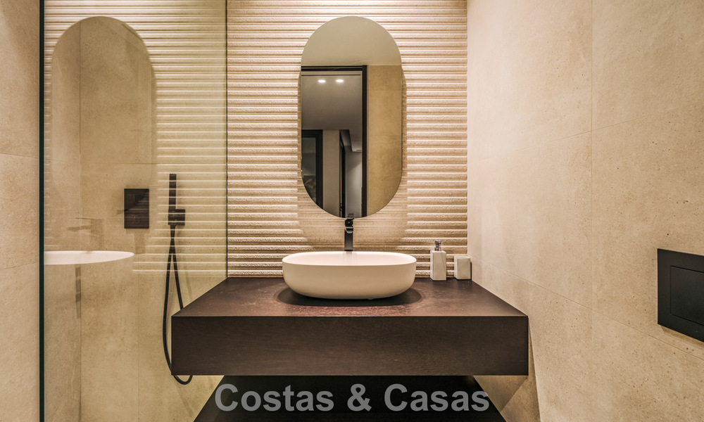 Spacious, modernist luxury villa for sale overlooking the golf course in Benahavis - Marbella 792543