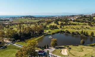 Spacious, modernist luxury villa for sale overlooking the golf course in Benahavis - Marbella 792549 